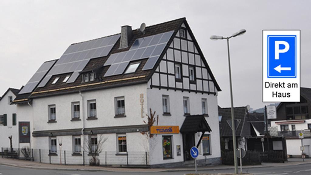 Hotel Am Maibaum Neuenrade Exterior foto